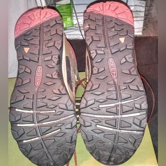 Size 8 Ladies Keen Waterproof hikers - Picture 3 of 8